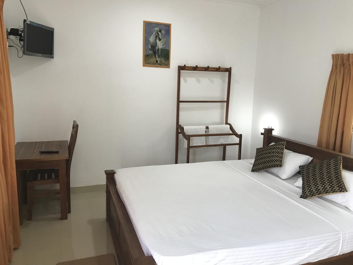 Deshani Holiday Inn 丹不拉 外观 照片