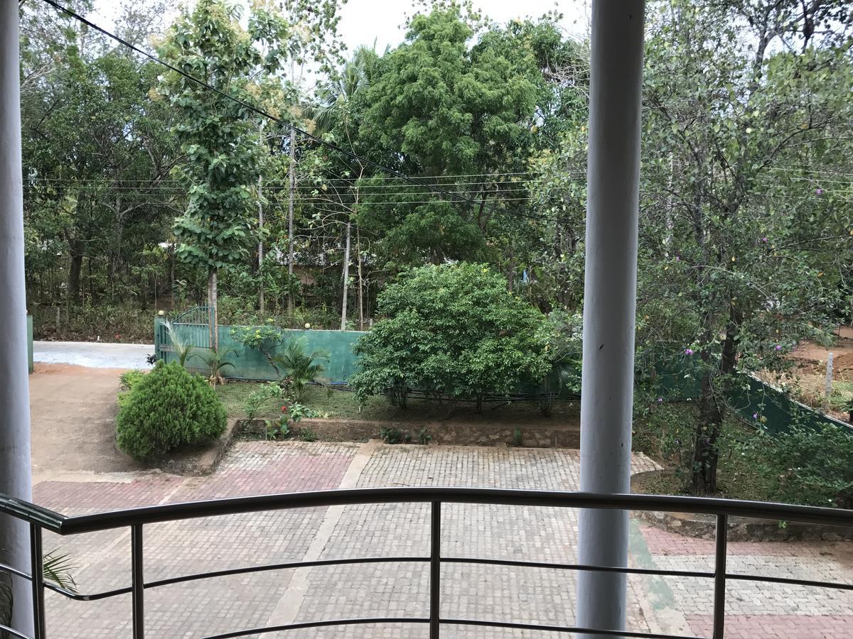 Deshani Holiday Inn 丹不拉 外观 照片