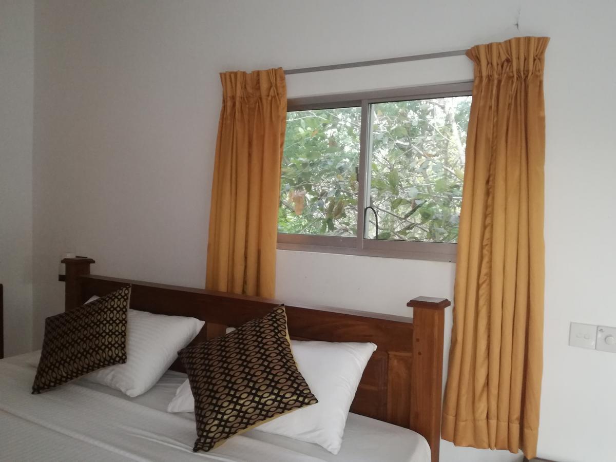 Deshani Holiday Inn 丹不拉 外观 照片