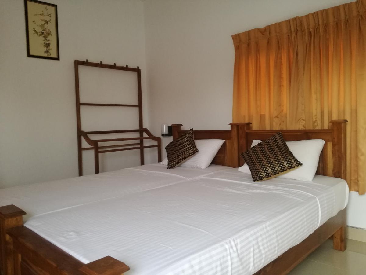 Deshani Holiday Inn 丹不拉 外观 照片