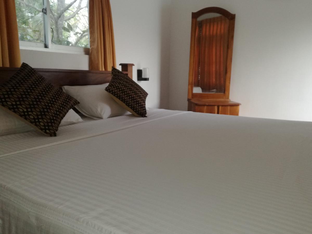 Deshani Holiday Inn 丹不拉 外观 照片