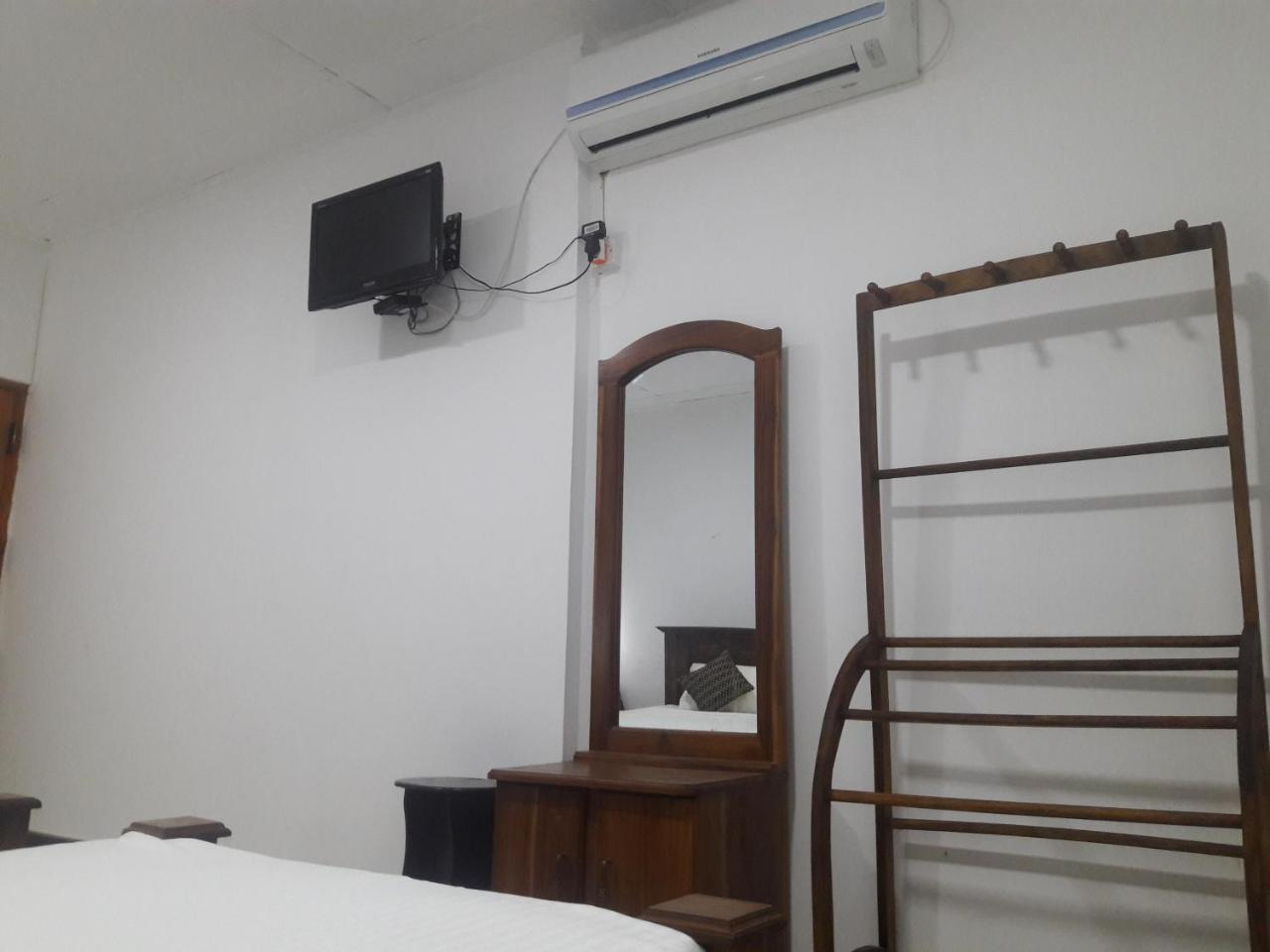 Deshani Holiday Inn 丹不拉 外观 照片