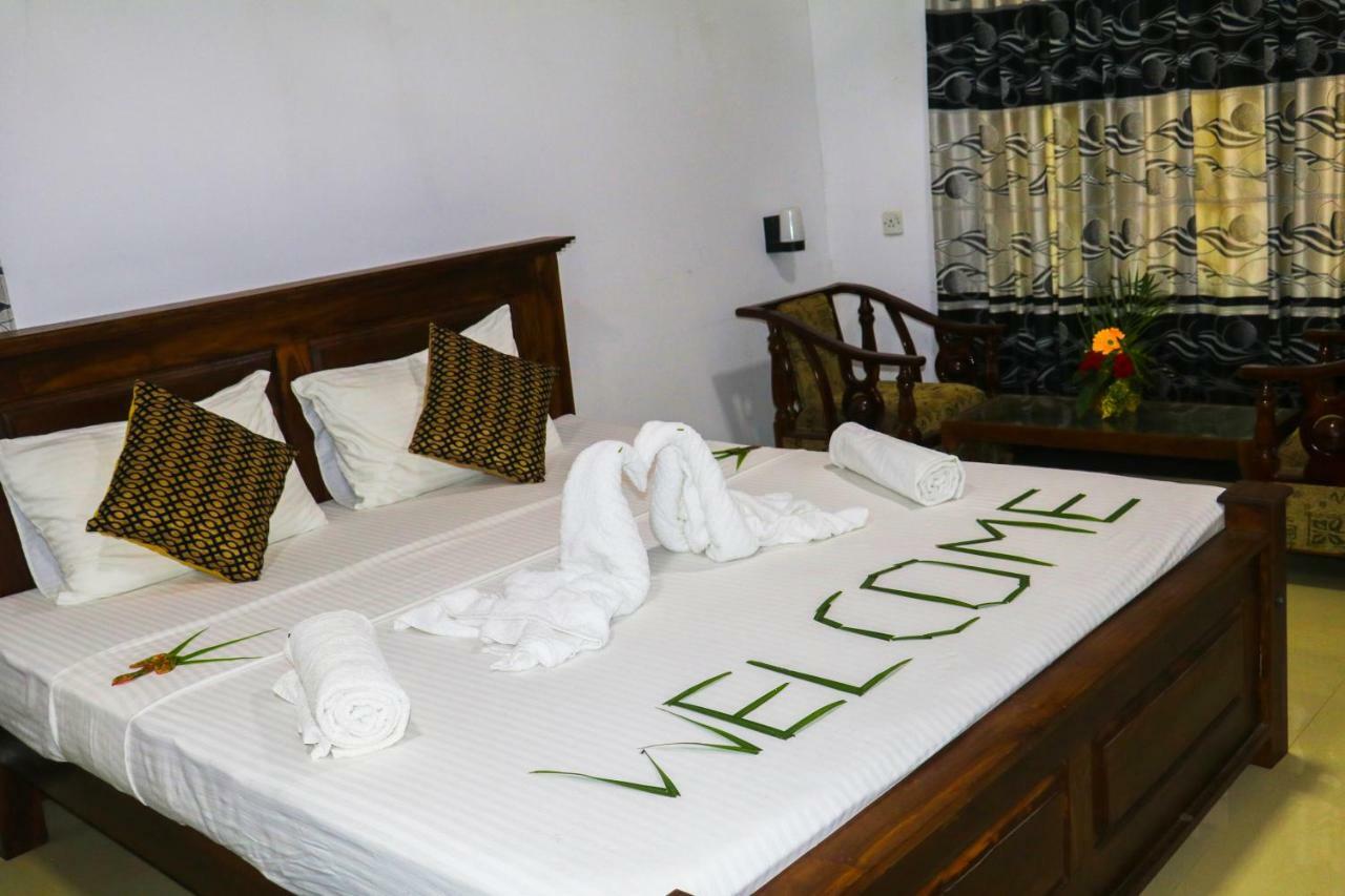 Deshani Holiday Inn 丹不拉 外观 照片