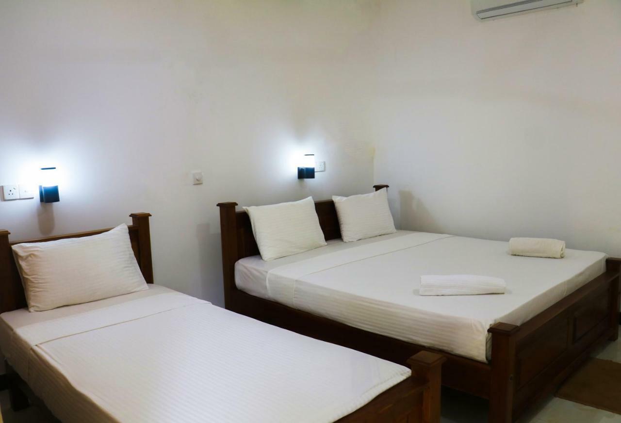 Deshani Holiday Inn 丹不拉 外观 照片