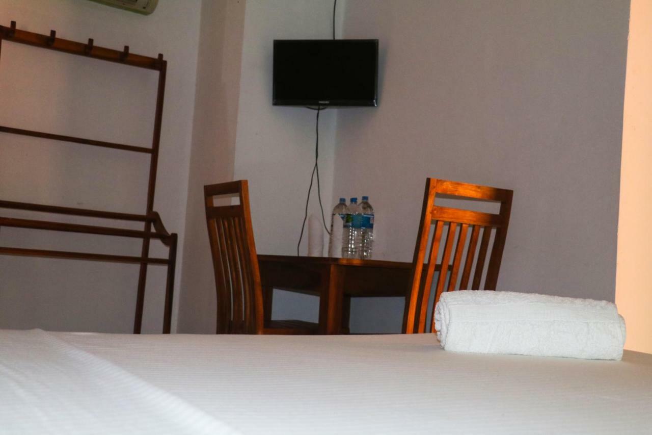 Deshani Holiday Inn 丹不拉 外观 照片