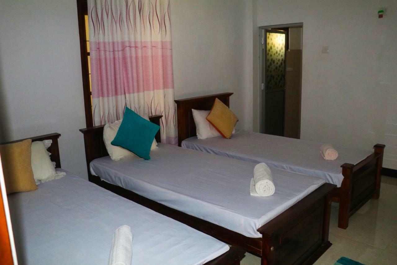 Deshani Holiday Inn 丹不拉 外观 照片
