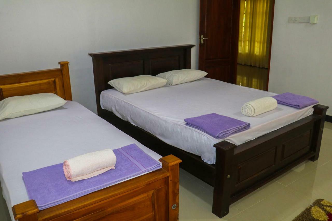 Deshani Holiday Inn 丹不拉 外观 照片