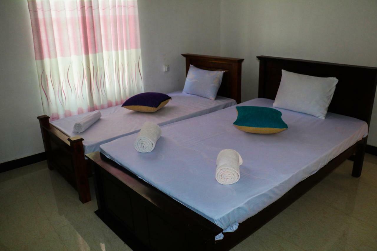 Deshani Holiday Inn 丹不拉 外观 照片