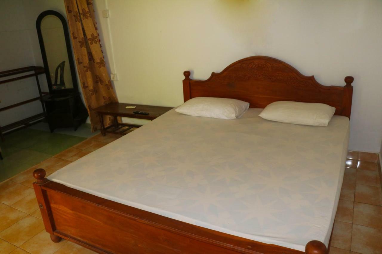 Deshani Holiday Inn 丹不拉 外观 照片